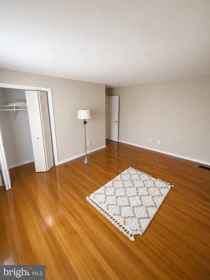 212 Dauntly St - Photo 2 of 14