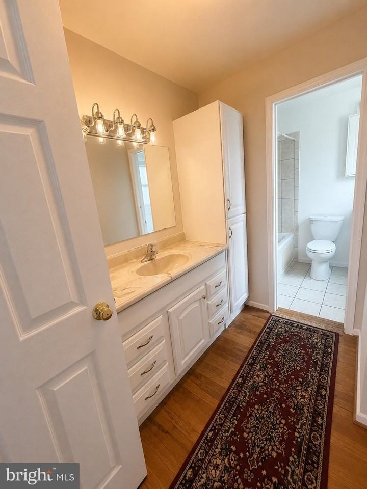 212 Dauntly St - Photo 3 of 14