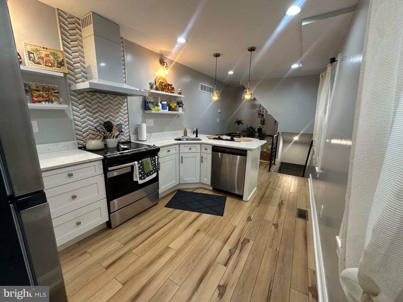 2512 Nicholas St - Photo 4 of 18