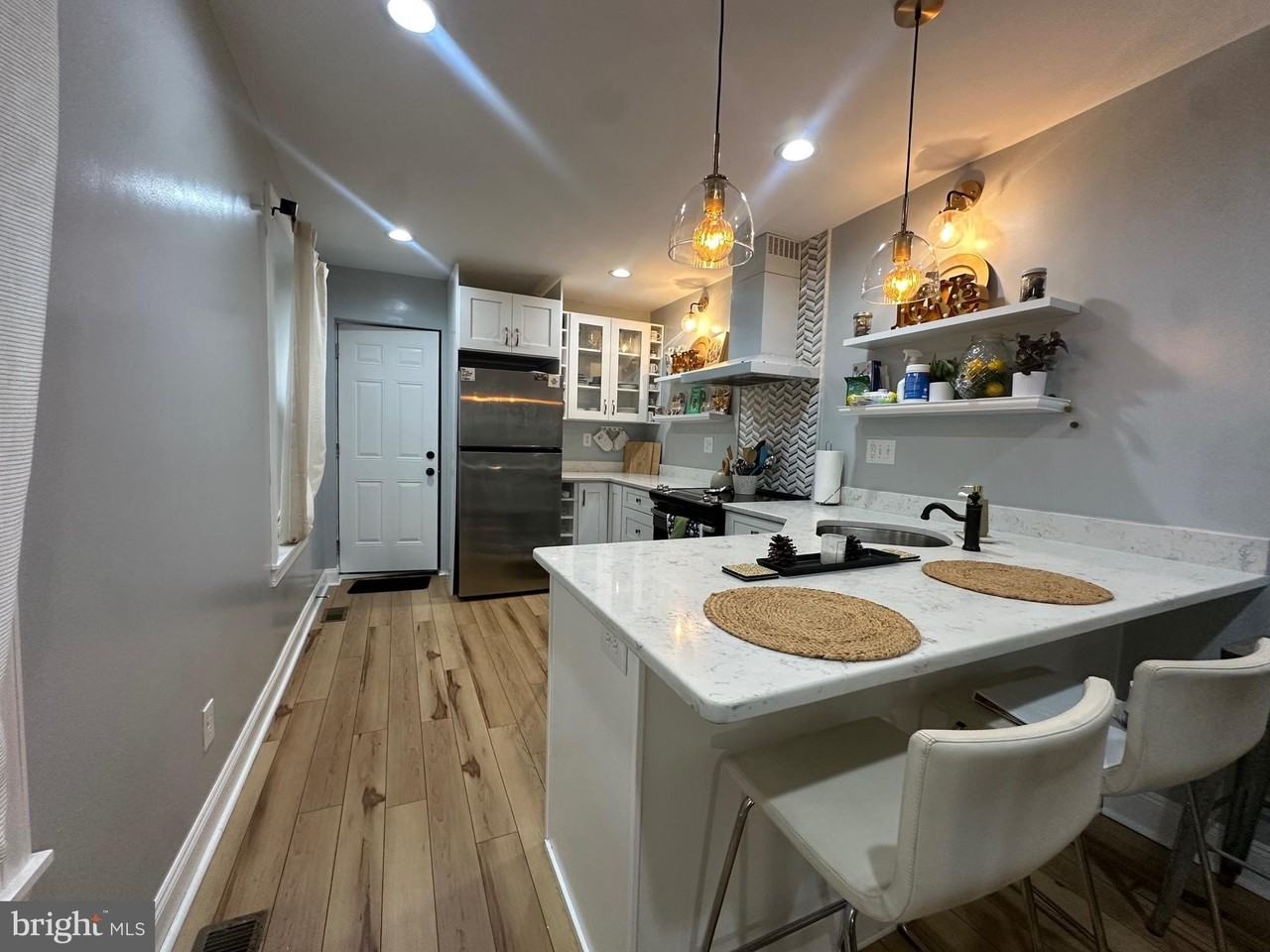 2512 Nicholas St - Photo 5 of 18