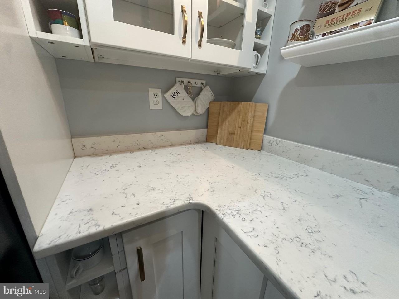 2512 Nicholas St - Photo 7 of 18