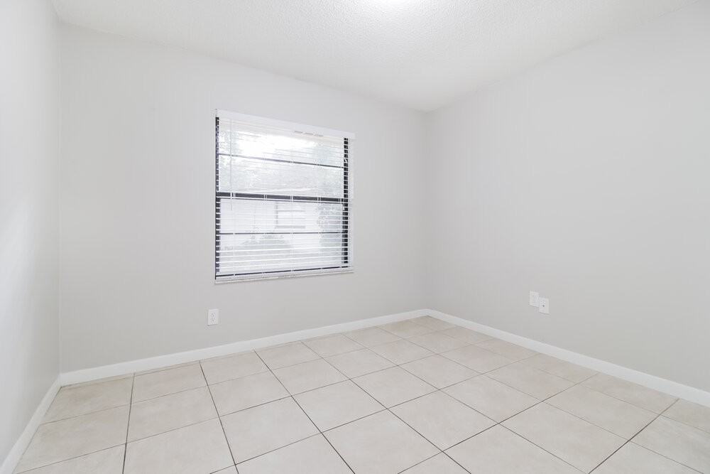 4262 Sandhurst Dr - Photo 4 of 16