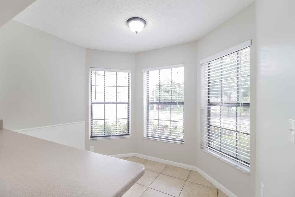 4262 Sandhurst Dr - Photo 6 of 16