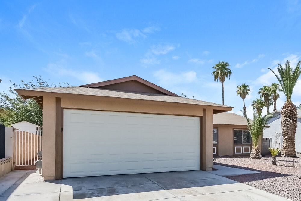 1555 Calabria Dr - Photo 3 of 16