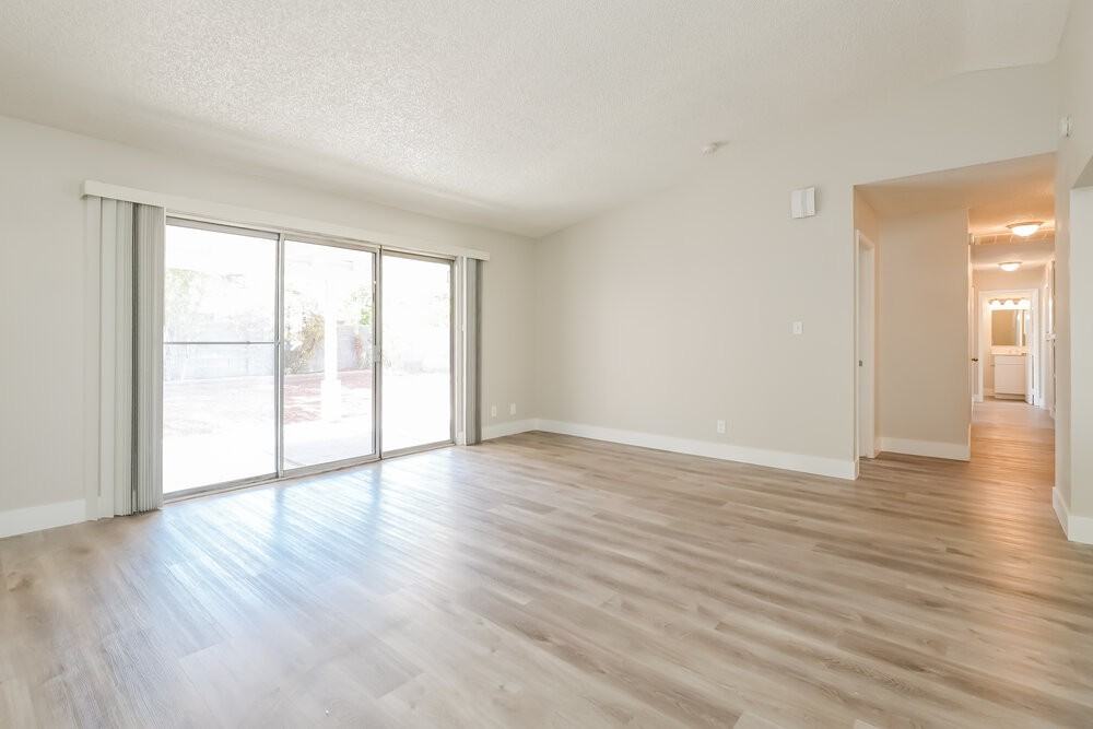 1555 Calabria Dr - Photo 5 of 16