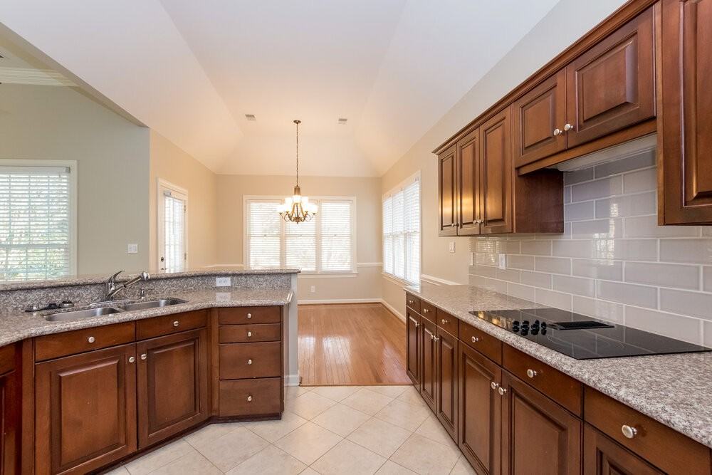 9424 Arborview Ct - Photo 5 of 14