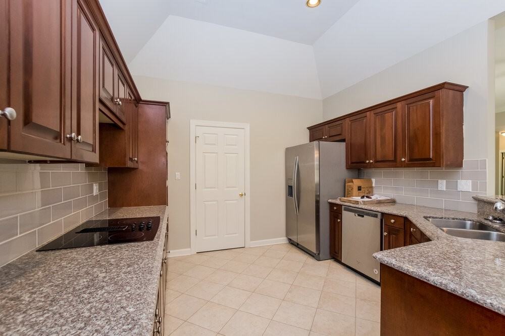 9424 Arborview Ct - Photo 7 of 14