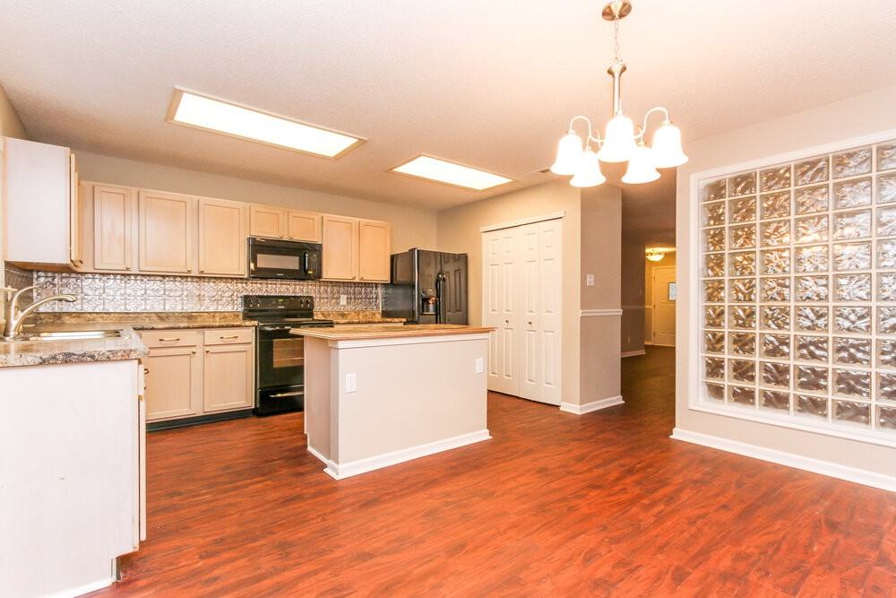 2425 Woodmont Ct - Photo 4 of 15