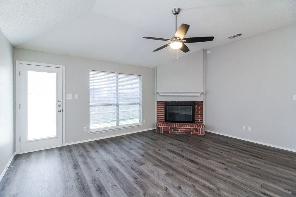 603 Wolcott Ln - Photo 3 of 16