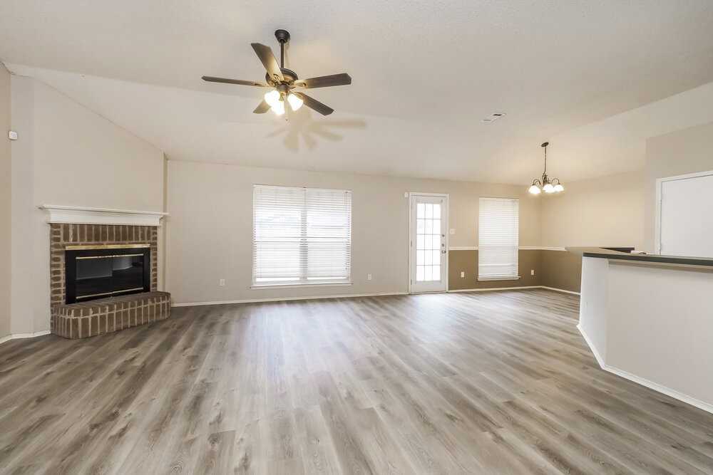 317 Willowstone Trl - Photo 4 of 16