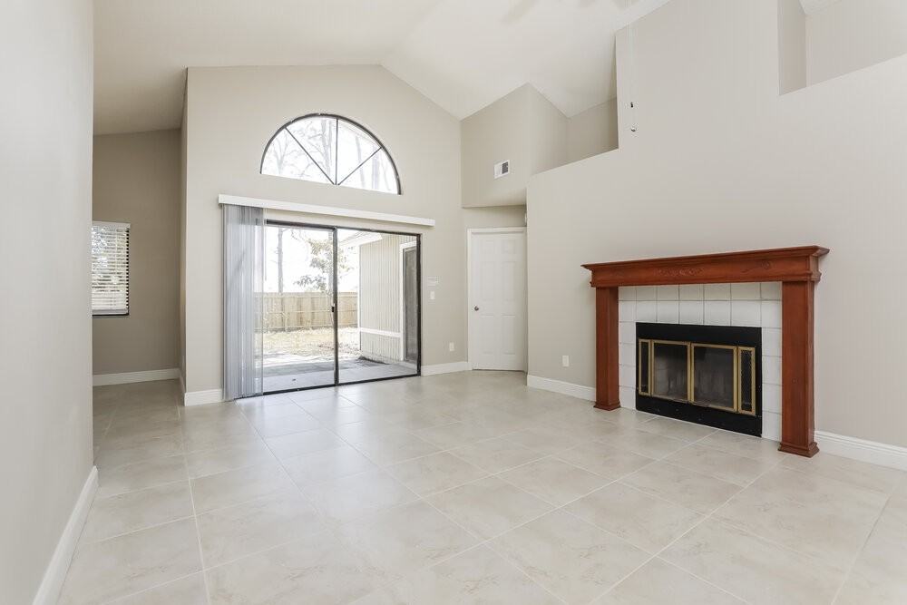 173 Lakeside Cir - Photo 3 of 16