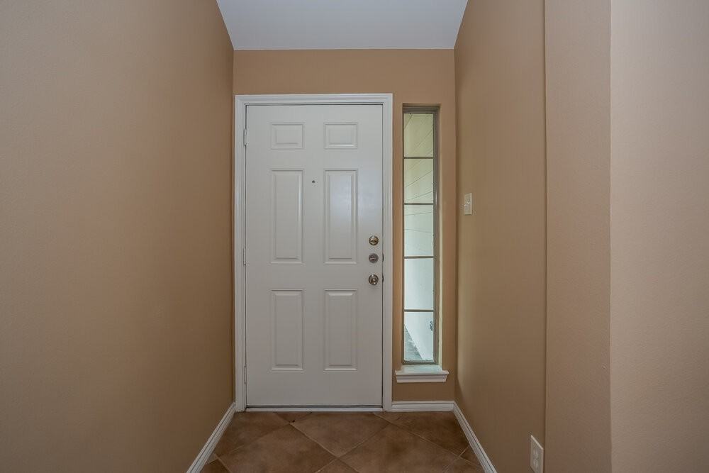 16531 Strathmore Manor Ln - Photo 2 of 15