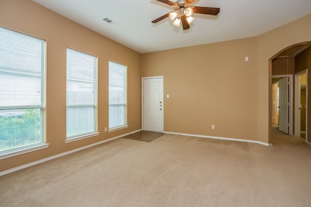 16531 Strathmore Manor Ln - Photo 3 of 15
