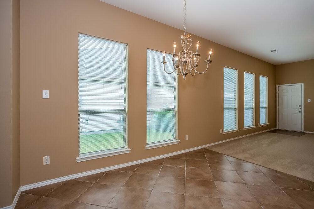 16531 Strathmore Manor Ln - Photo 4 of 15