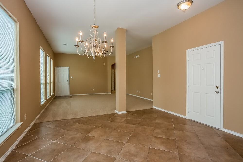 16531 Strathmore Manor Ln - Photo 5 of 15