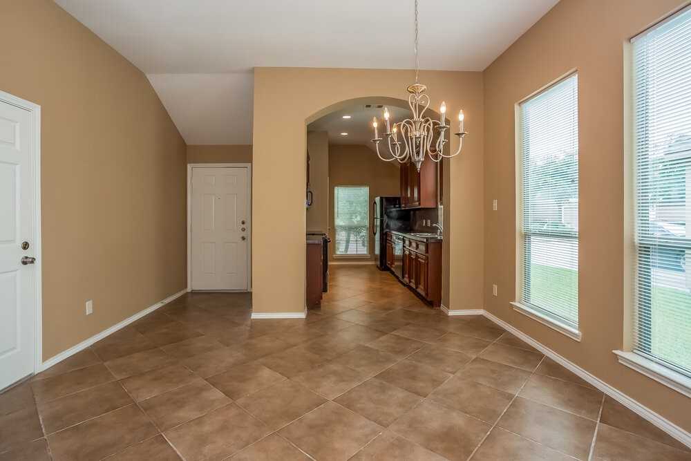 16531 Strathmore Manor Ln - Photo 6 of 15