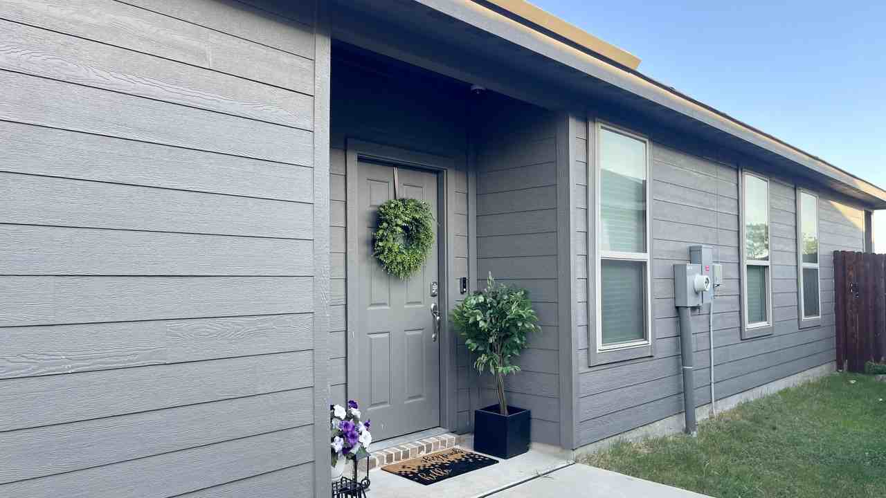 1652 Edgeway Drive - Photo 3 of 17