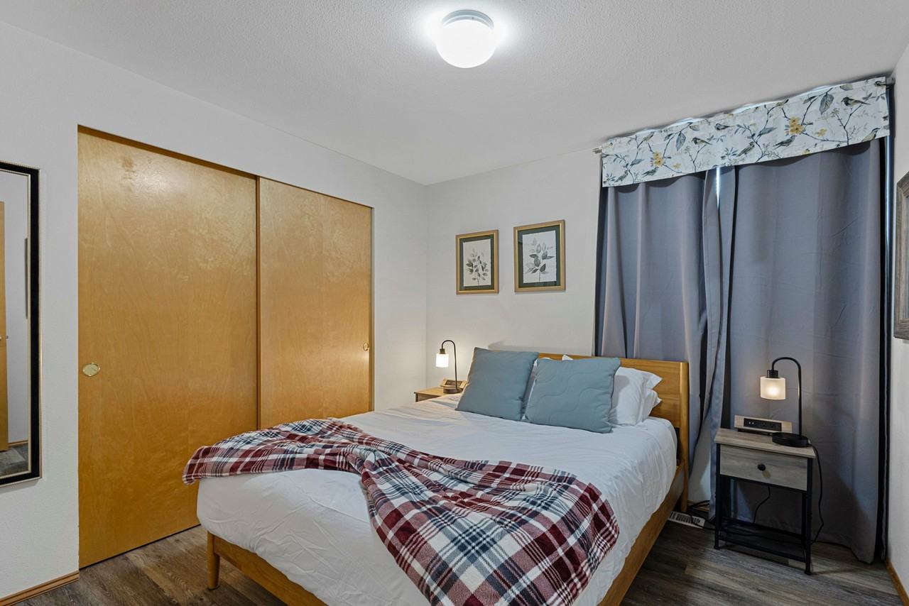 7708 81st Pl Ne - Photo 5 of 27