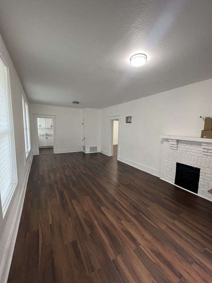 1113 E Trigg Ave - Photo 5 of 7
