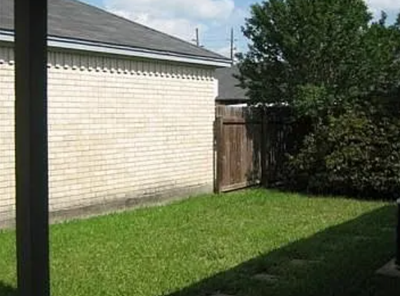 1512 Bryant Way - Photo 2 of 12