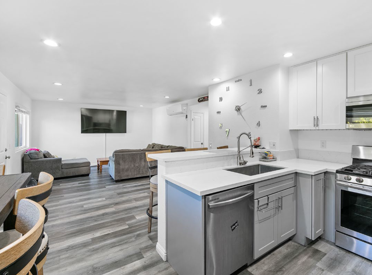 1206 Gladys Ave #8 - Photo 3 of 7