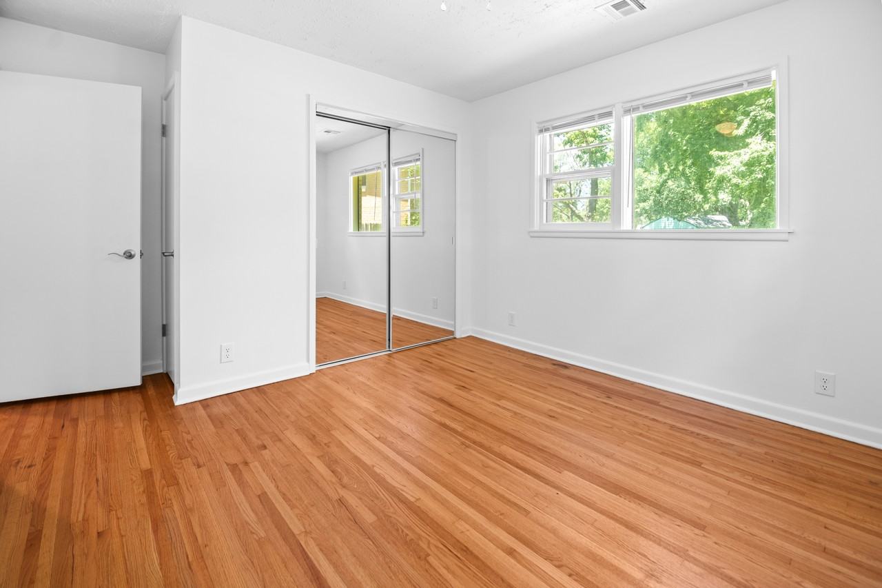 1860 Windsor Ct - Photo 2 of 16