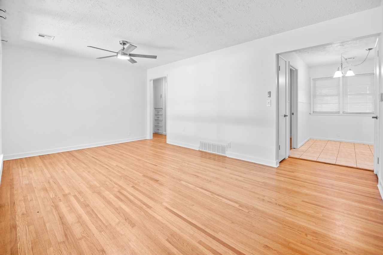 1860 Windsor Ct - Photo 3 of 16