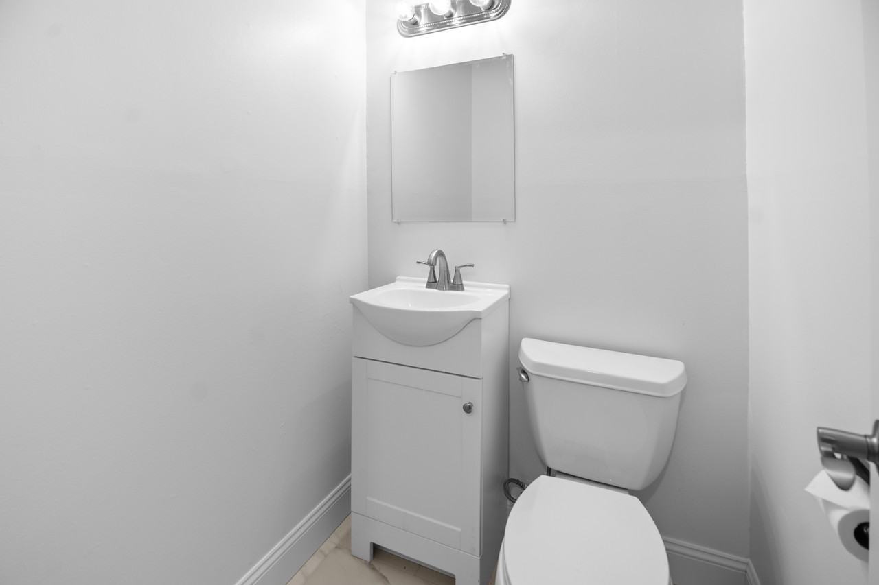 1860 Windsor Ct - Photo 5 of 16