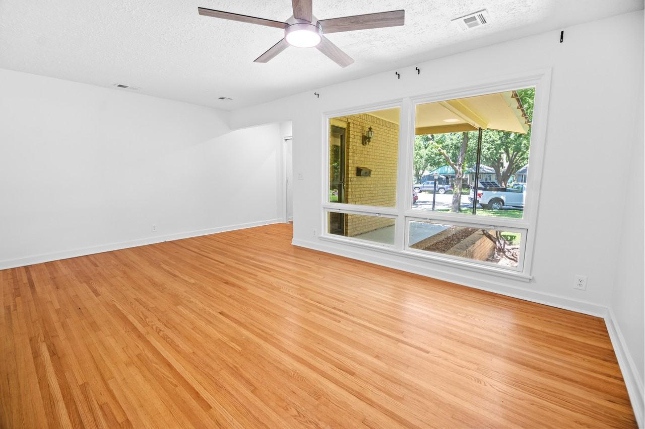 1860 Windsor Ct - Photo 6 of 16