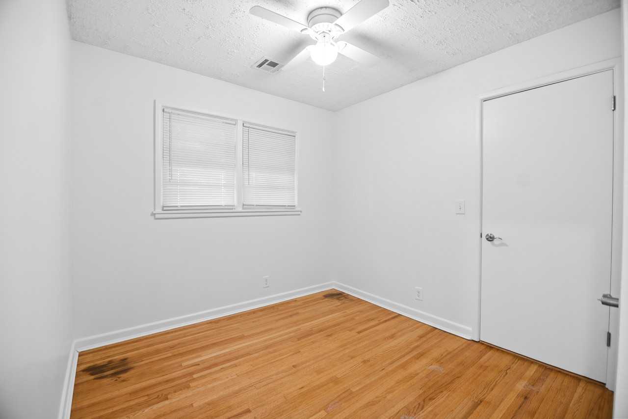 1860 Windsor Ct - Photo 7 of 16