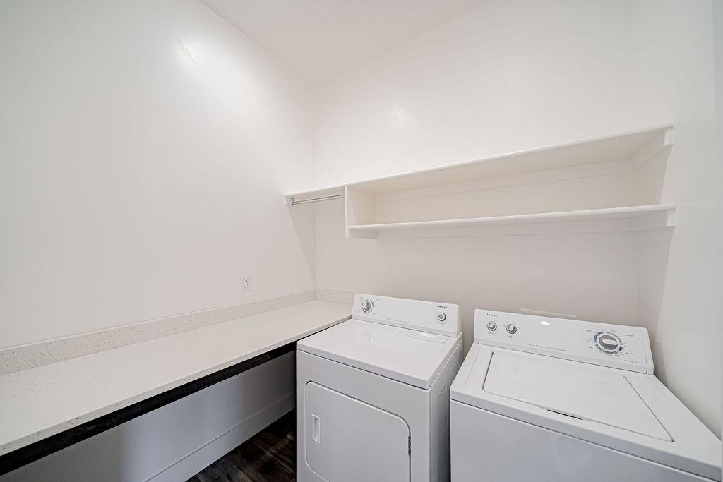 3258 Harlow Dr - Photo 2 of 13