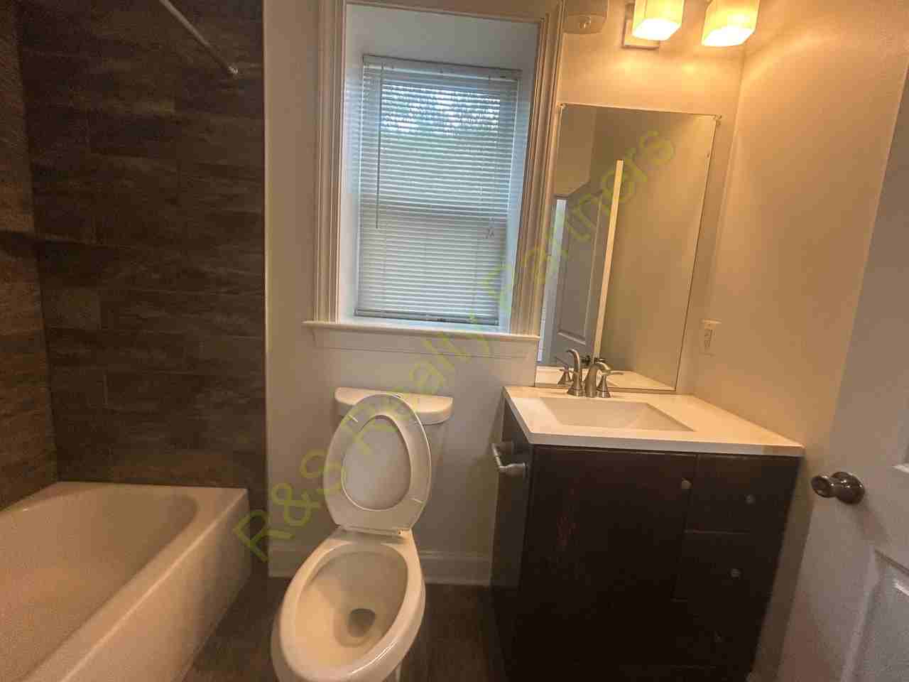 301 E 29th St #2 - Photo 5 of 10