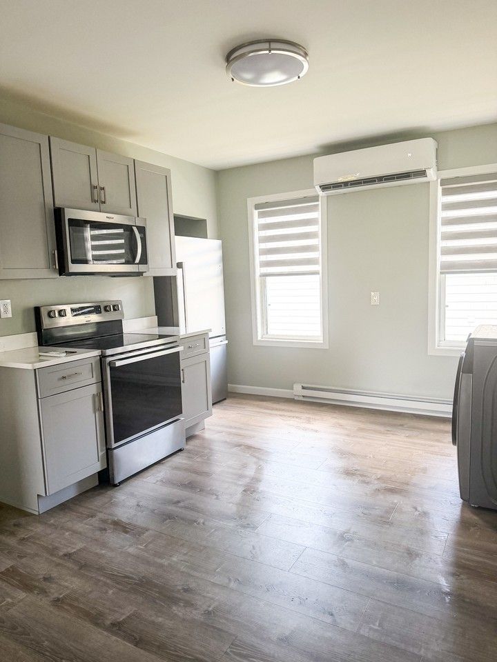 4 Fairbanks St #2 - Photo 2 of 23