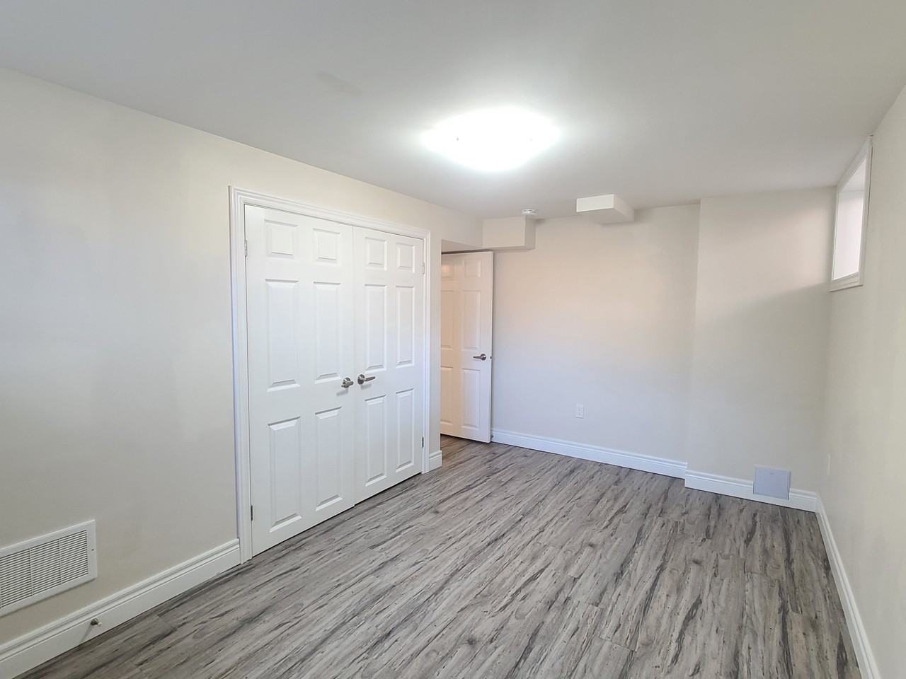 105 Ridge St - Photo 7 of 18