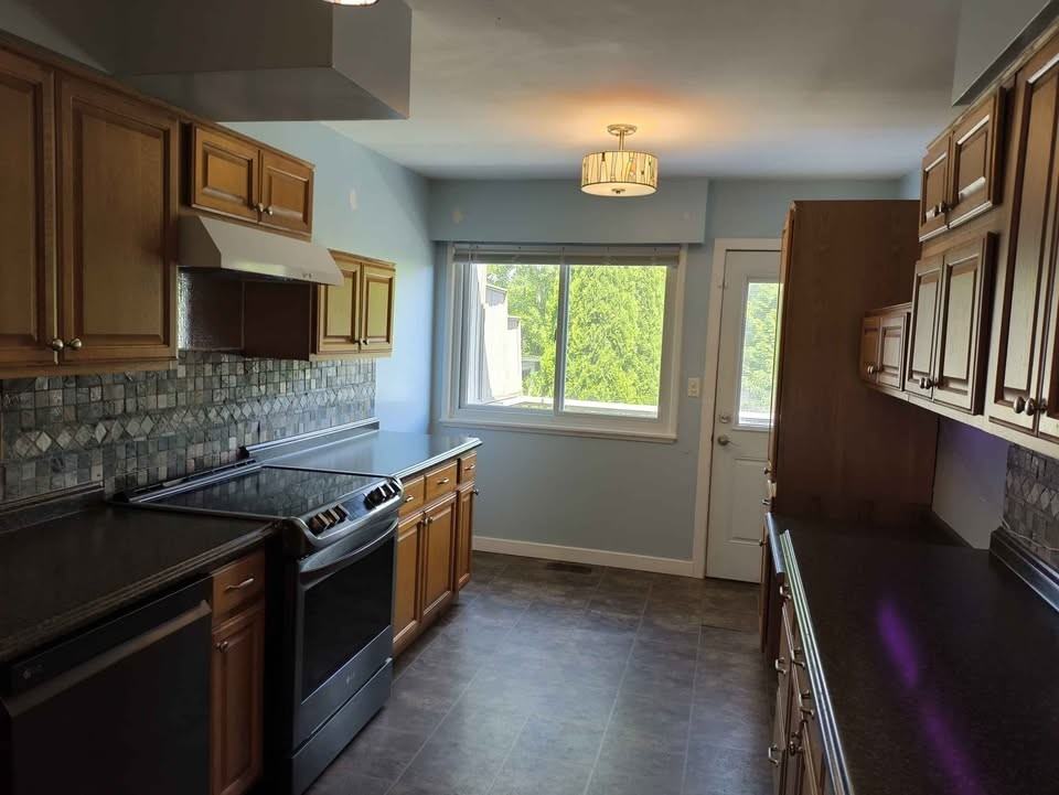 15873 Russell Avenue - Photo 3 of 10