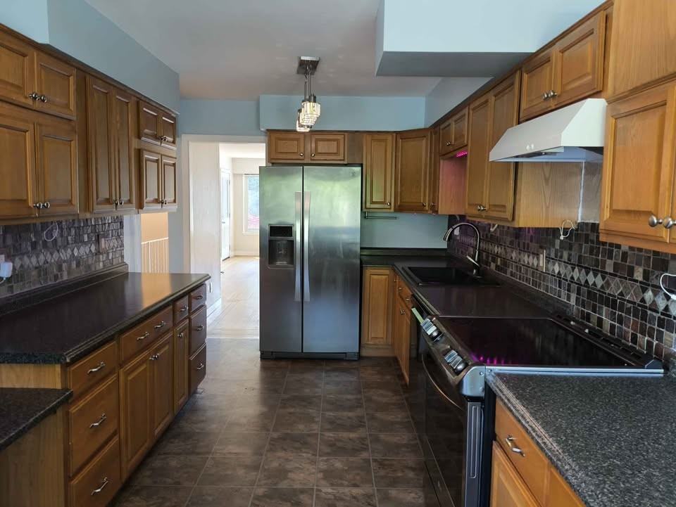 15873 Russell Avenue - Photo 4 of 10