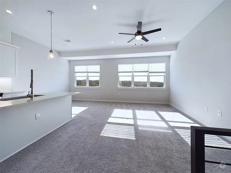 12001 Vista Parke Drive - Photo 5 of 32
