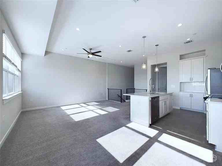 12001 Vista Parke Drive - Photo 7 of 32