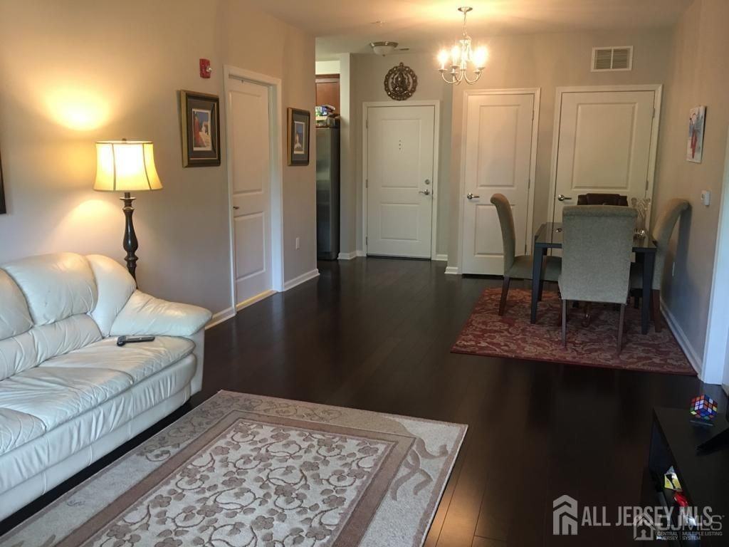 835 Liberty Ct - Photo 4 of 16