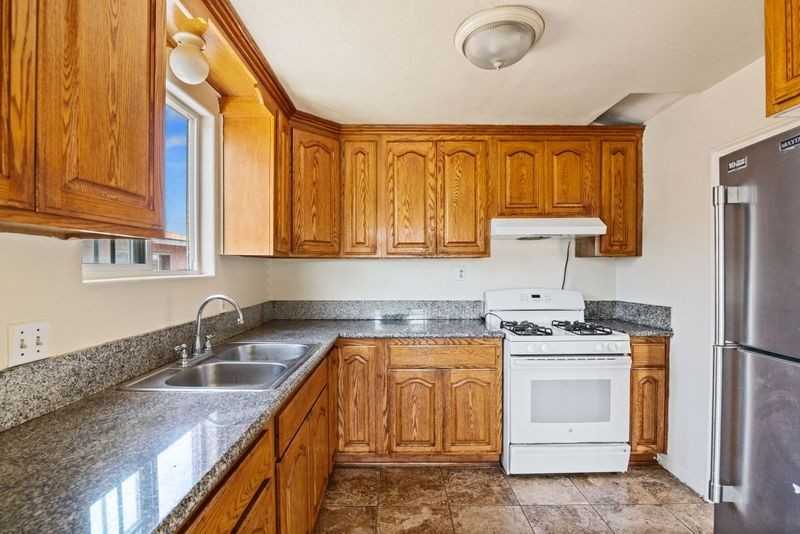 11012 Eastwood Ave - Photo 5 of 10