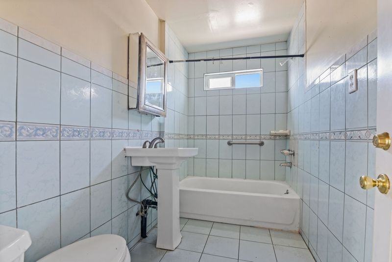 11012 Eastwood Ave - Photo 7 of 10