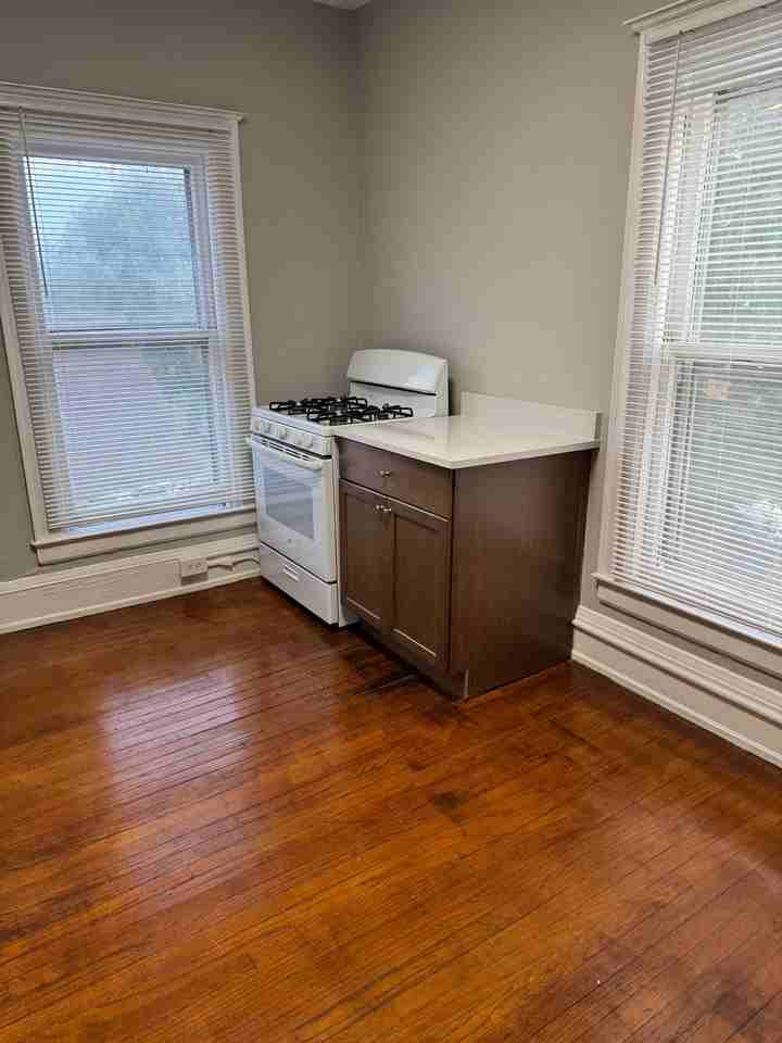 112 Eastern Ave Se #2 - Photo 7 of 19