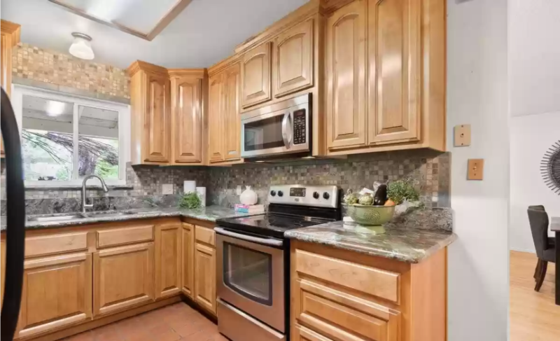 1508 Pacific Dr - Photo 6 of 10