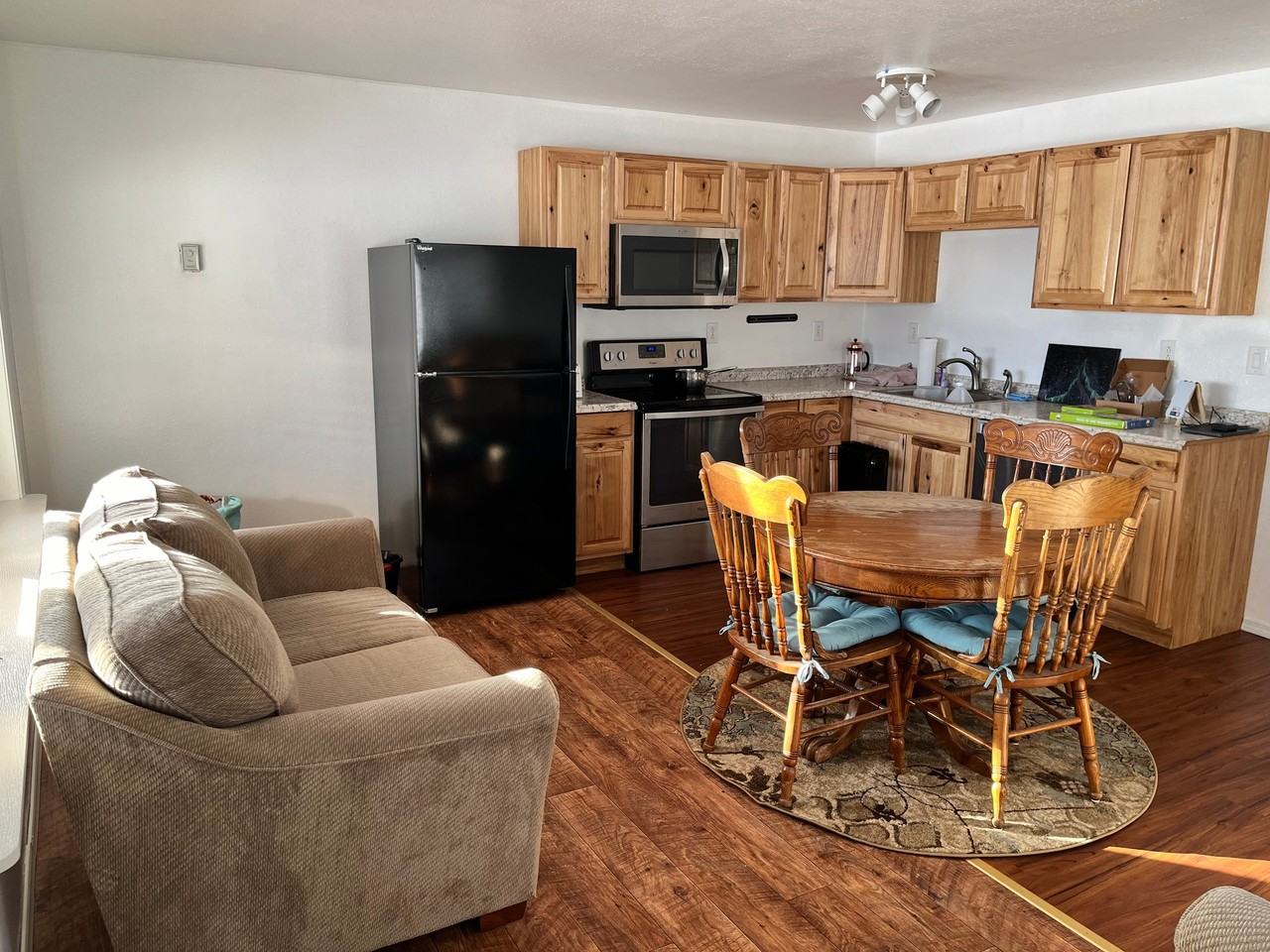 690 El Rancho Dr #B - Photo 3 of 8