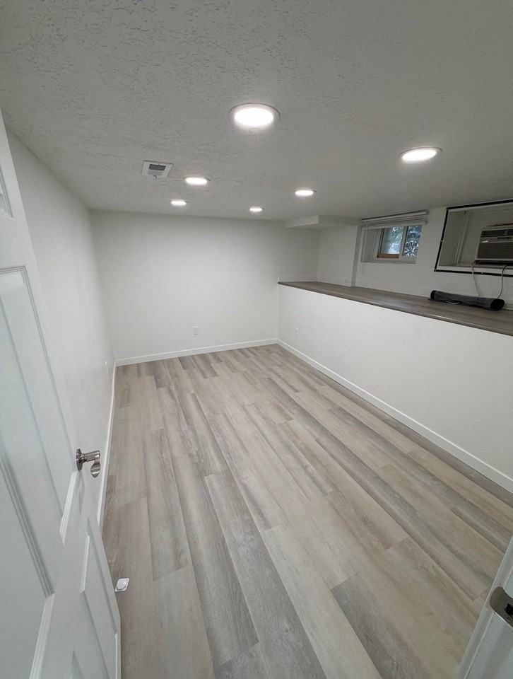 726 S Post St - Photo 2 of 11