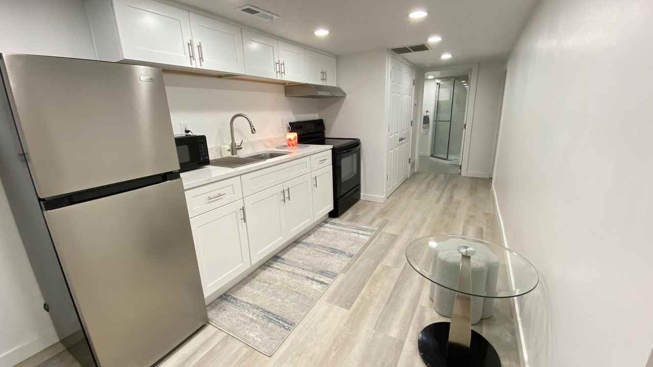 726 S Post St - Photo 4 of 11