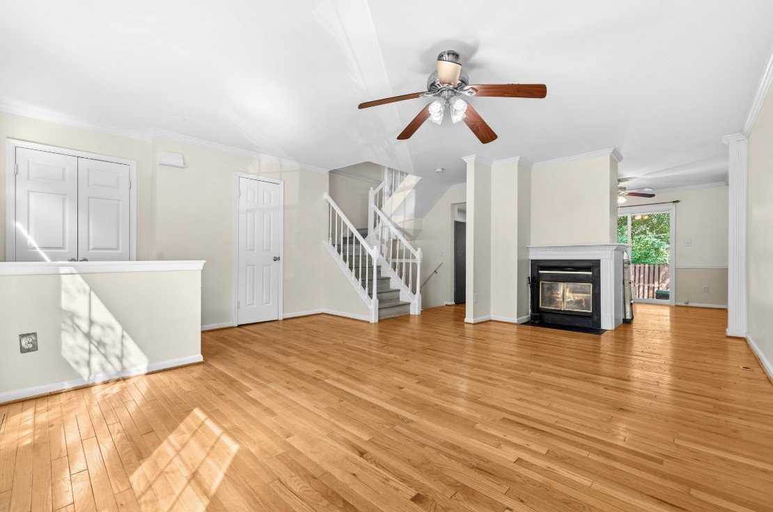 6016 Rockton Ct - Photo 3 of 6