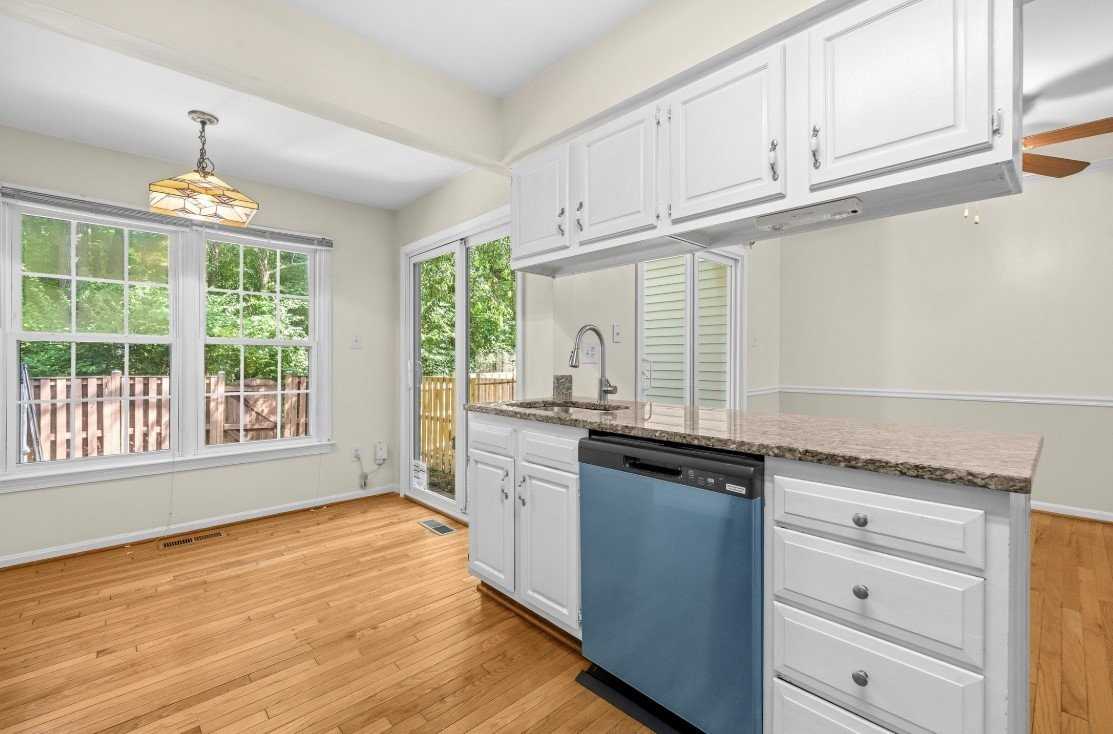6016 Rockton Ct - Photo 4 of 6