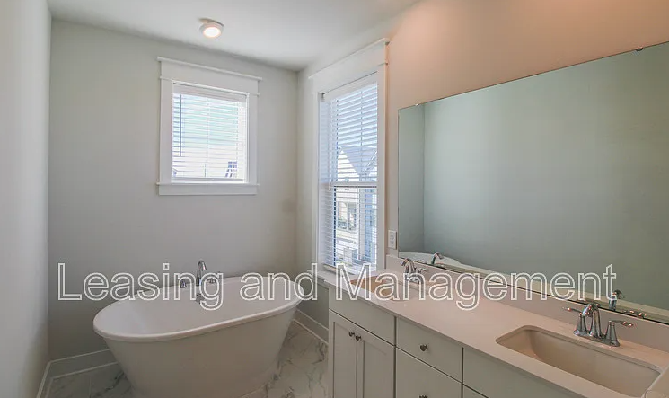 1518 Cecile St - Photo 4 of 6