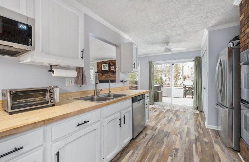 1028 Isabella Dr - Photo 4 of 16